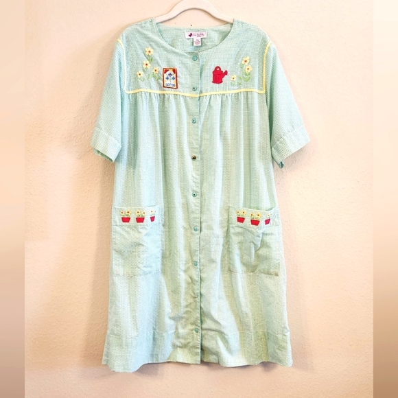Vntg 60s Go Softly Lght Green Seersucker Snap Front House Dress Embroidered Sz M - Picture 1 of 11